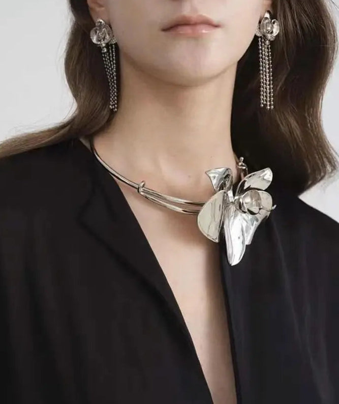 Minimalist Large Metal Flower Statement Necklace