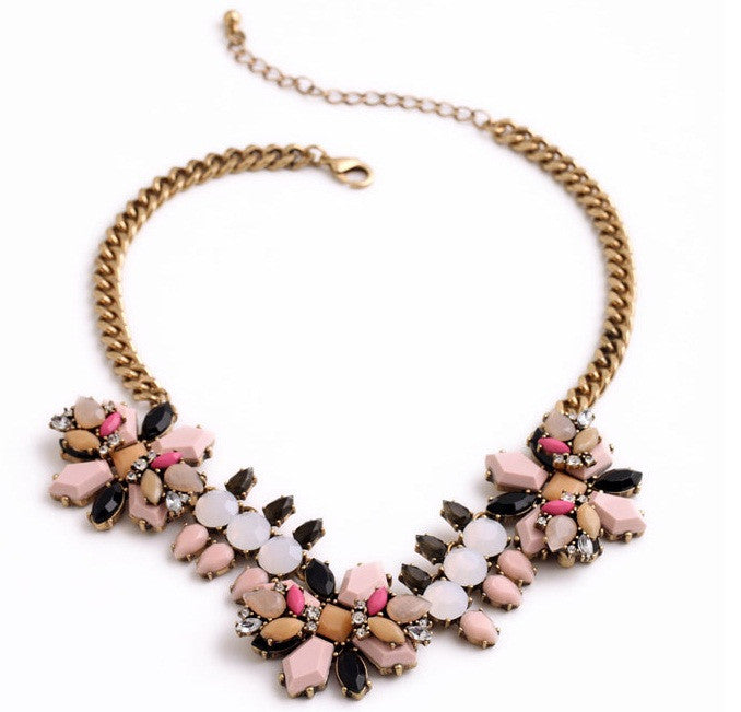 Fashionable Pink Flowers Acrylic Choker
