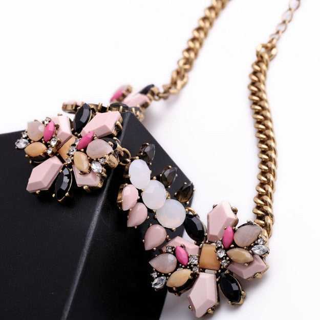 Fashionable Pink Flowers Acrylic Choker