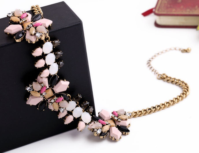 Fashionable Pink Flowers Acrylic Choker