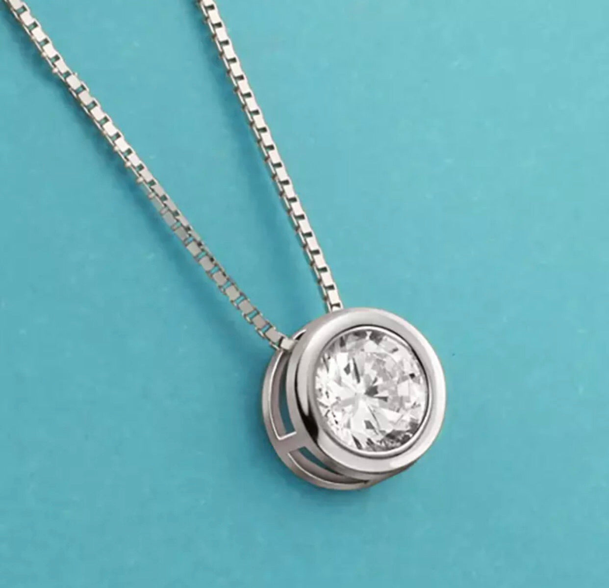 925 Sterling Silver Simple Crystal Round Pendant Necklace