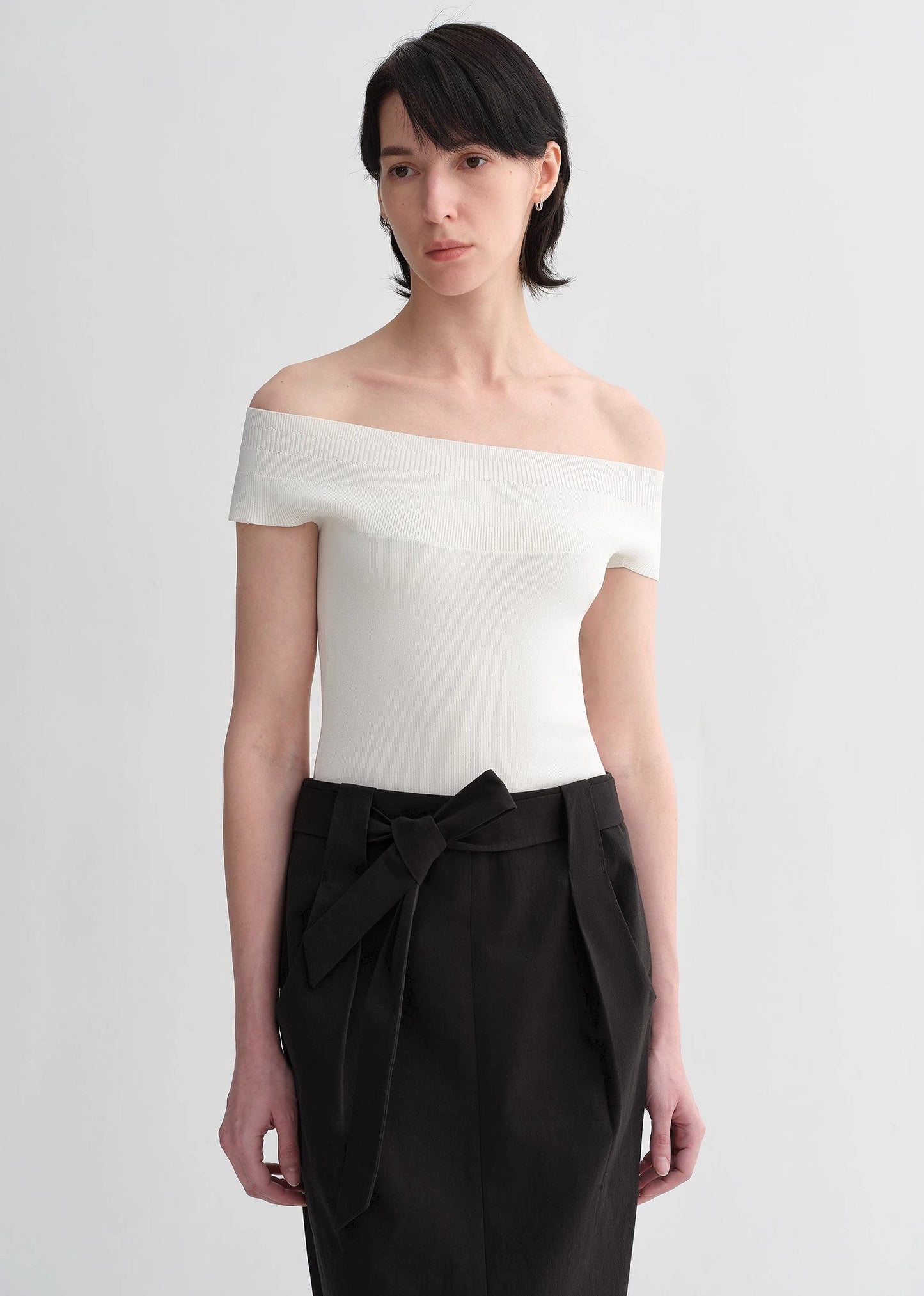 Mulberry Silk Blended Off-Shoulder Elegant Open Back Knitted Top