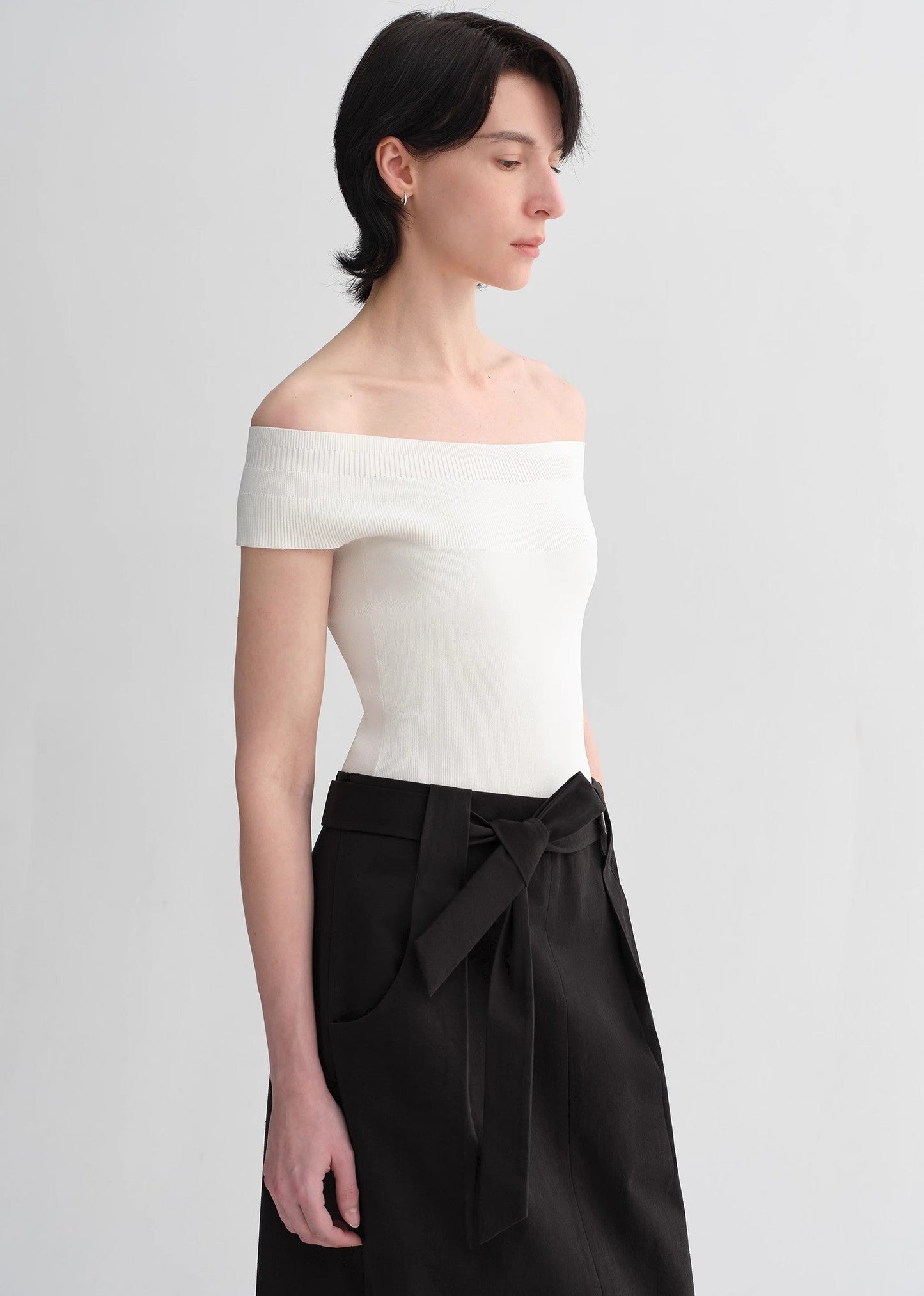 Mulberry Silk Blended Off-Shoulder Elegant Open Back Knitted Top