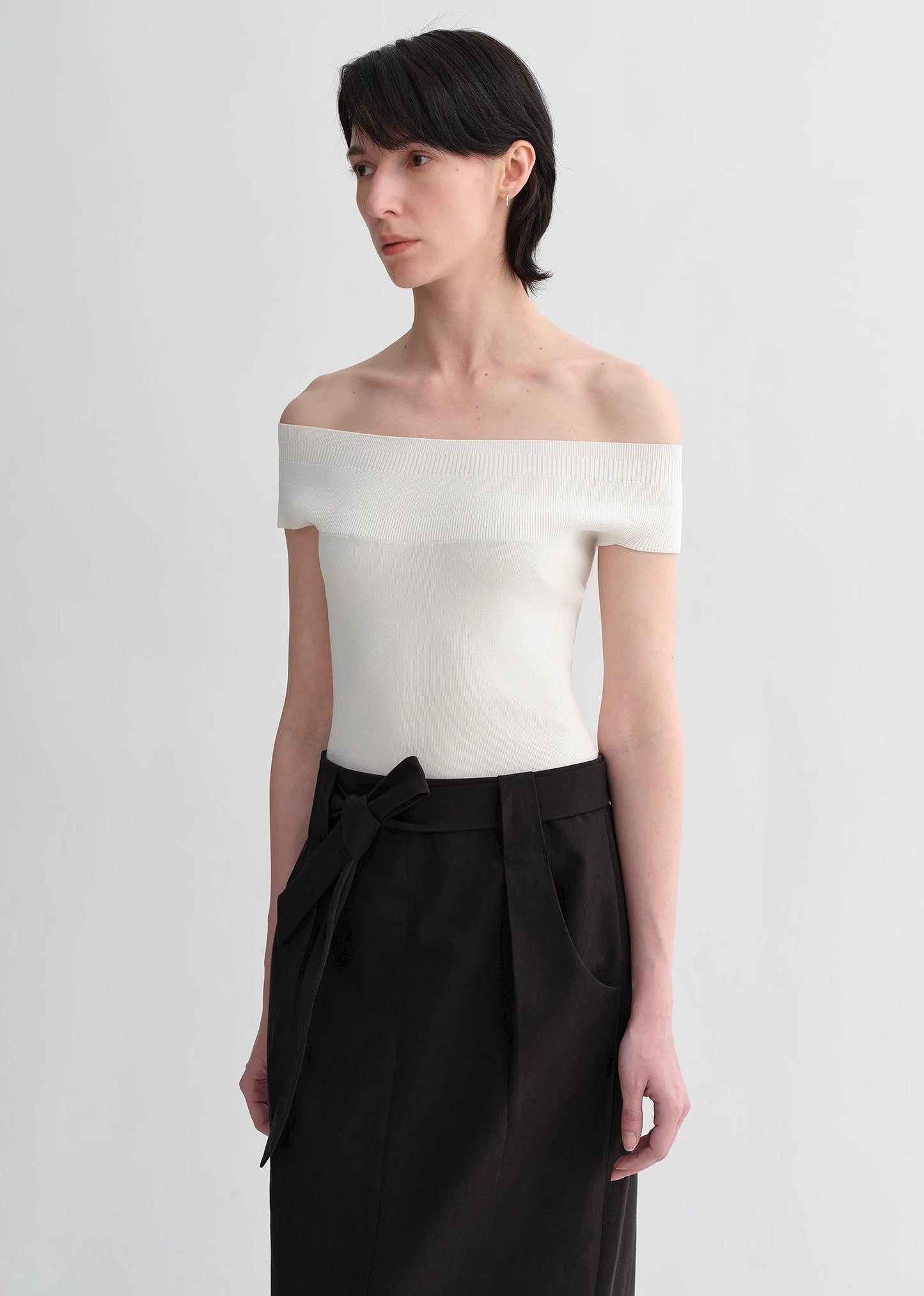 Mulberry Silk Blended Off-Shoulder Elegant Open Back Knitted Top