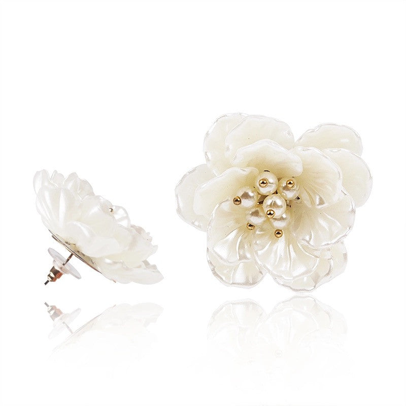 White Pearl Flower Stud Earrings