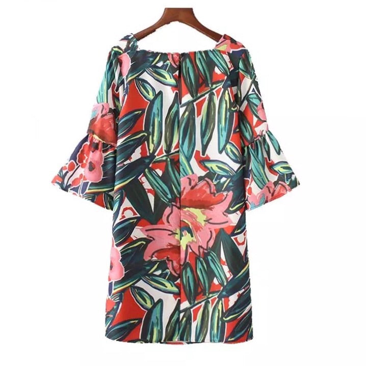 Floral dress with square neckline and flare sleeves