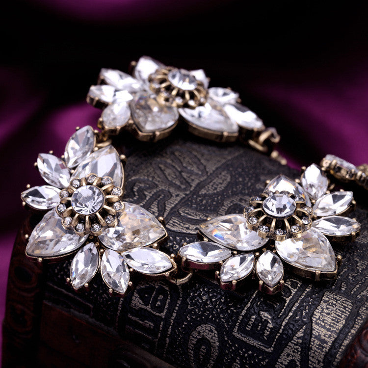 Elegant Crystal Flower Necklace